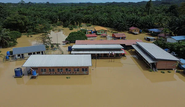 Sabah_flood_evacuees_rise_to_4_761_as_waters_persist Sabah flood evacuees rise to 4,761 as waters persist