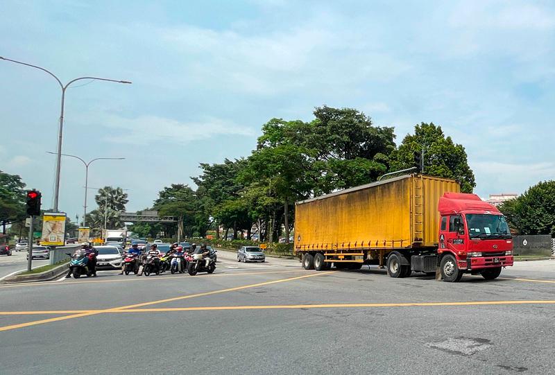 Safety concerns spark call for retreaded tyre quality checks in heavy vehicles Safety concerns spark call for retreaded tyre quality checks in heavy vehicles