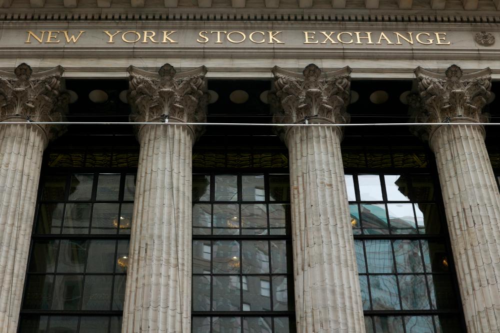 S&P 500, Nasdaq up slightly as investors eye yields, Fed comments S&P 500, Nasdaq up slightly as investors eye yields, Fed comments