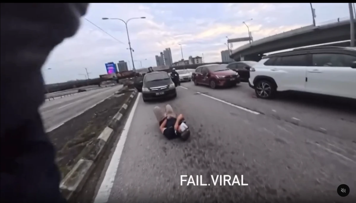 Child opens car door suddenly, causes six-vehicle crash in KL