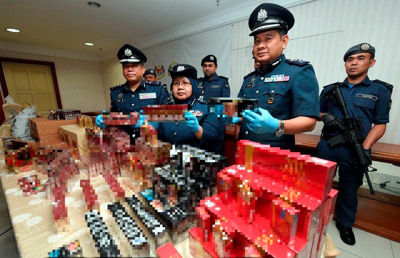 Selangor Customs seizes rice, e-waste, cigarettes, snuff tobacco worth over RM10 million Selangor Customs seizes rice, e-waste, cigarettes, snuff tobacco worth over RM10 million