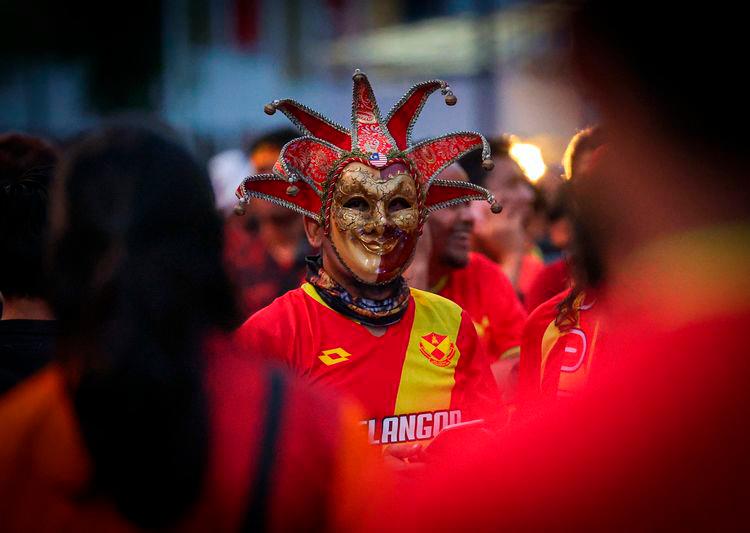 Selangor FC fined RM100,000, docked three points, no spectators for JDT match - MFL Selangor FC fined RM100,000, docked three points, no spectators for JDT match - MFL