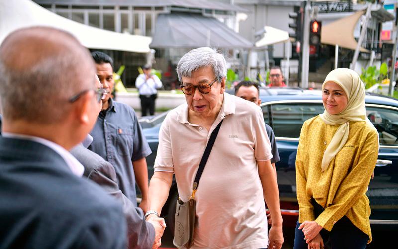 Selangor Sultan, Tengku Permaisuri visit Yayasan Tun Jugah