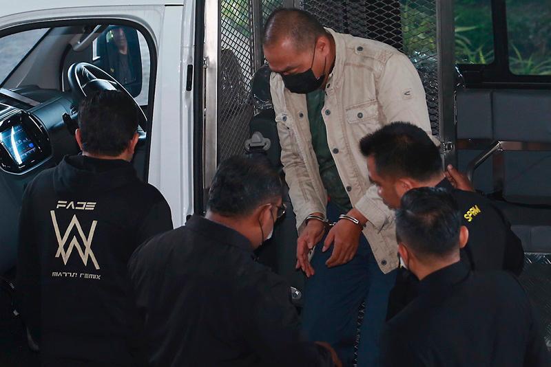 Senior customs officer charged with not handing over pangolin scales to Perhilitan Senior customs officer charged with not handing over pangolin scales to Perhilitan