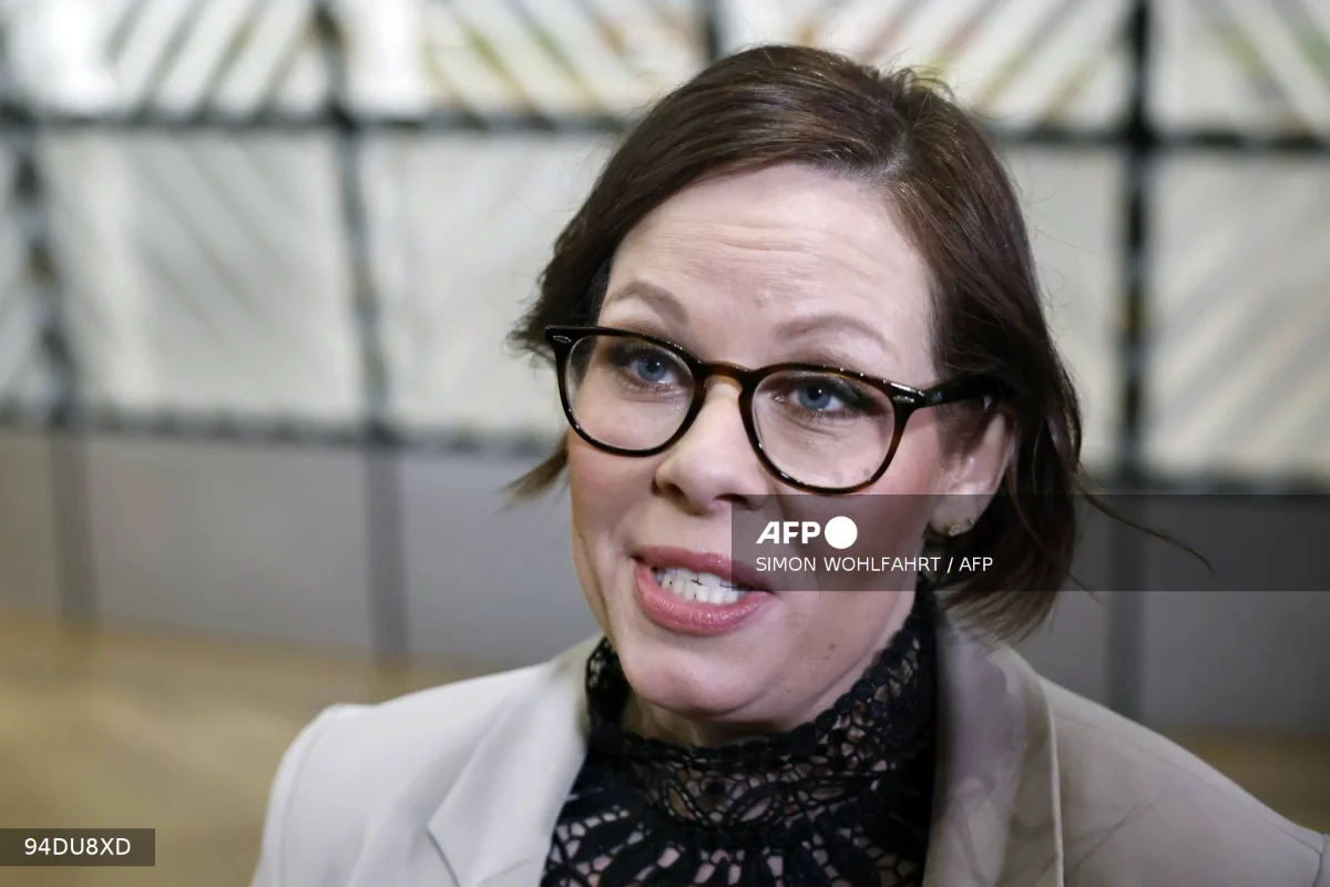 Serbia and Sweden urge citizens to leave Iran amid US tensions
