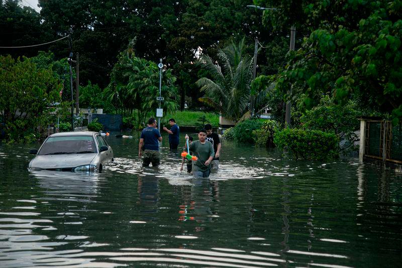 Several houses in Kampung Sungai Rokam, Taman Cempaka flooded due to heavy rainfall Several houses in Kampung Sungai Rokam, Taman Cempaka flooded due to heavy rainfall