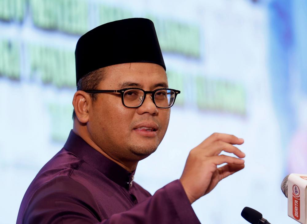 S’gor civil servants to get one-month salary Aidilfitri aid: MB S’gor civil servants to get one-month salary Aidilfitri aid: MB