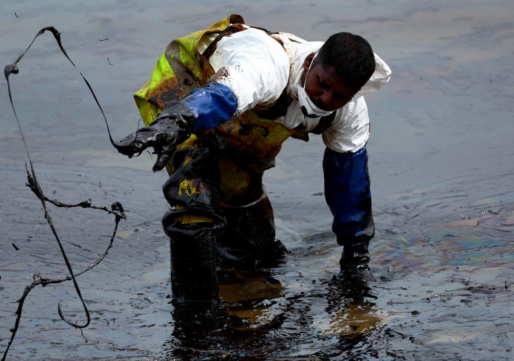 Singapore authorities in contact with Malaysian counterparts over oil spill Singapore authorities in contact with Malaysian counterparts over oil spill