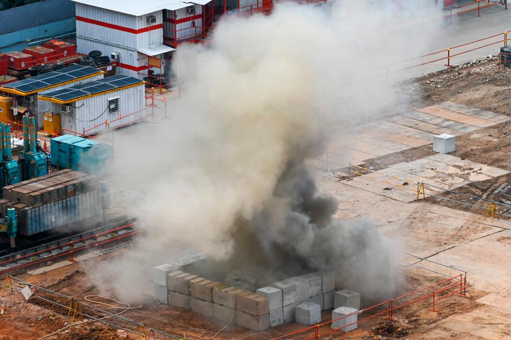 Singapore blows up 100kg WWII-era bomb after thousands evacuated Singapore blows up 100kg WWII-era bomb after thousands evacuated
