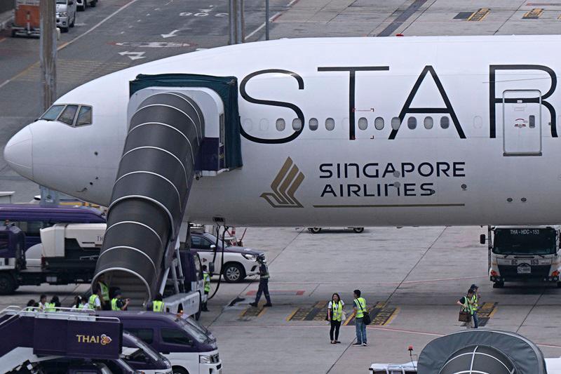Singaporean investigators analyse recorders from turbulence-hit flight