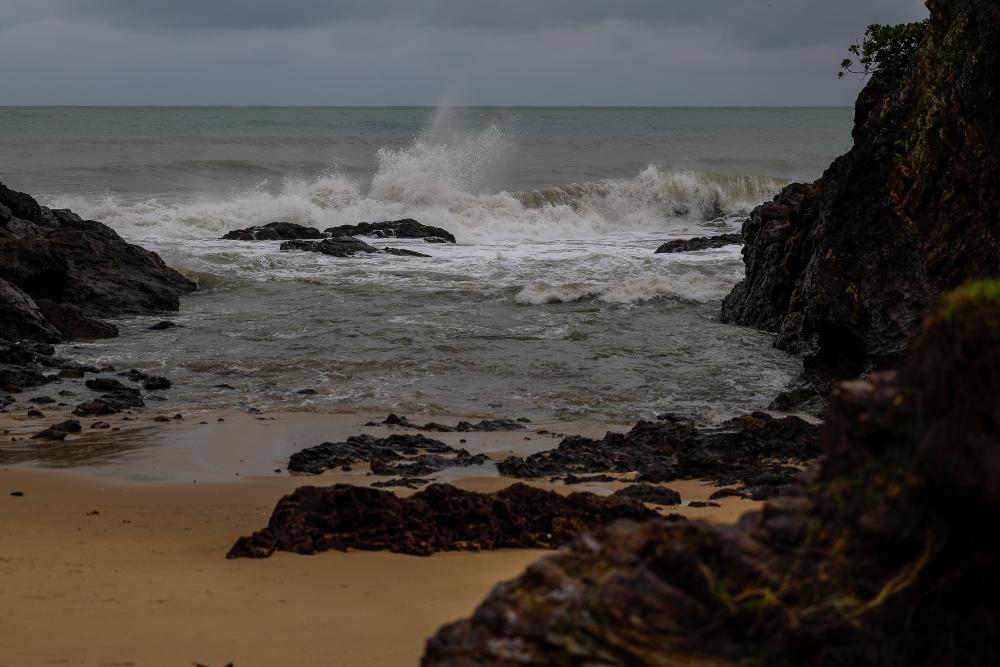 Singaporean man feared missing, son rescued after being swept away by waves in Desaru Singaporean man feared missing, son rescued after being swept away by waves in Desaru
