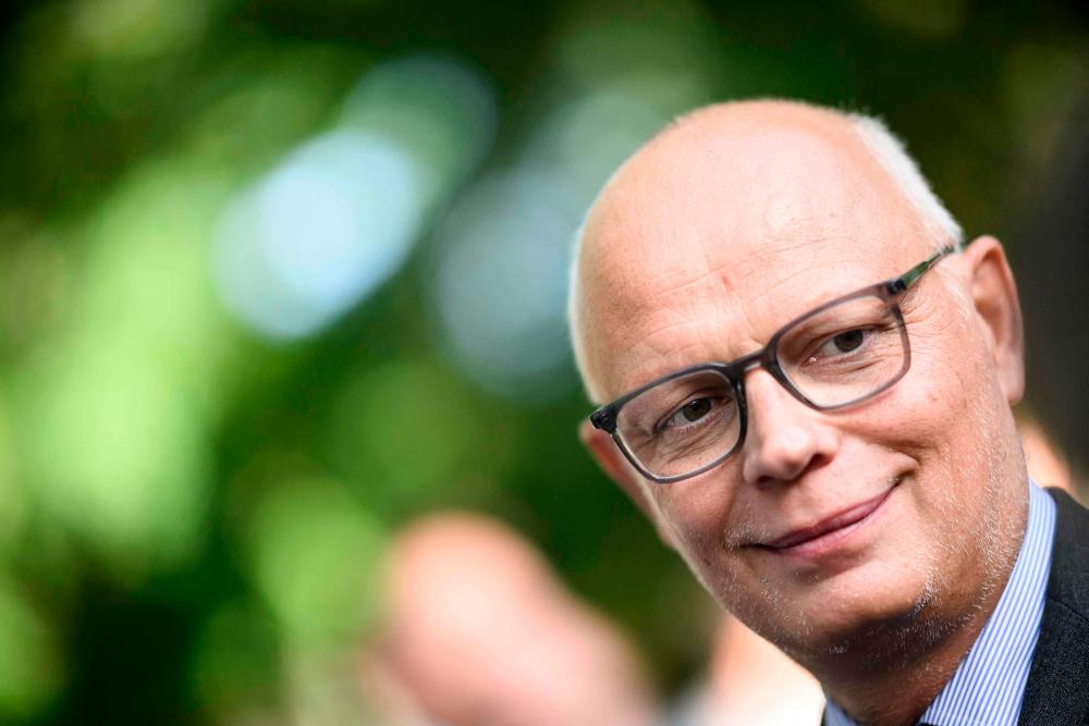 Slowly but surely, French ex-PM edges to presidential run