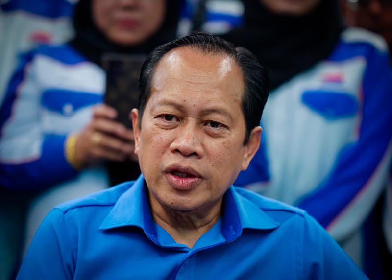 Small and medium-sized contractors can help grow local economy - Ahmad Maslan