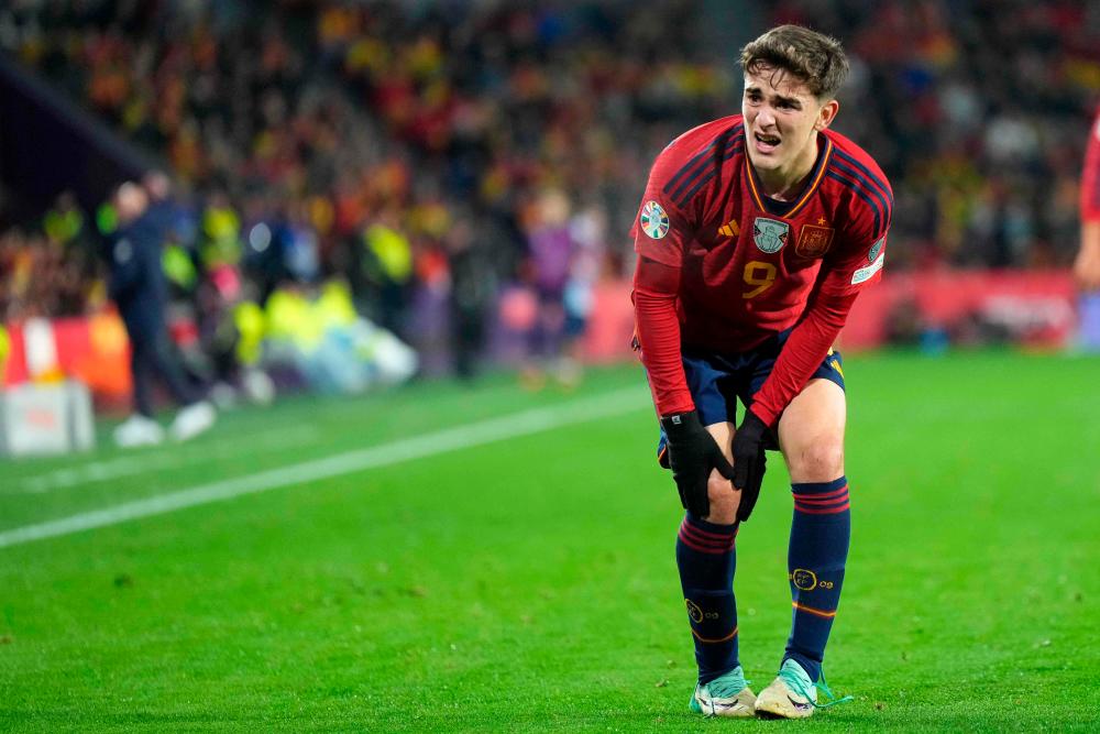 Spain’s Gavi suffers severe knee injury Spain’s Gavi suffers severe knee injury