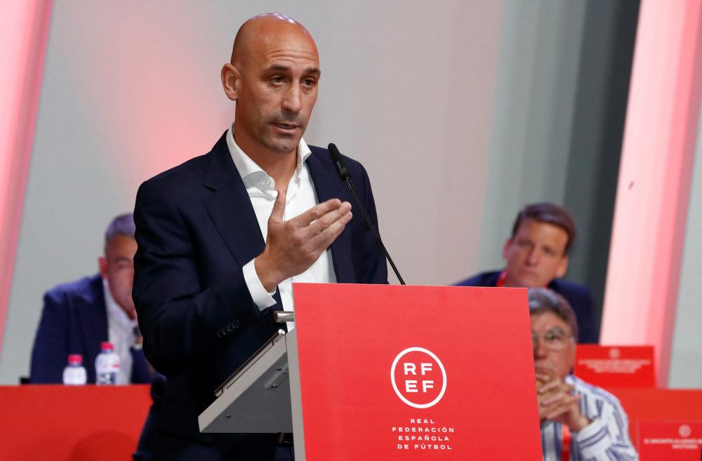 Spanish football chief Rubiales refuses to resign over player kiss Spanish football chief Rubiales refuses to resign over player kiss