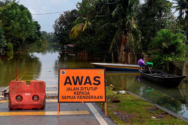 Stagnant floodwaters: Rantau Panjang folks want authorities to act immediately 