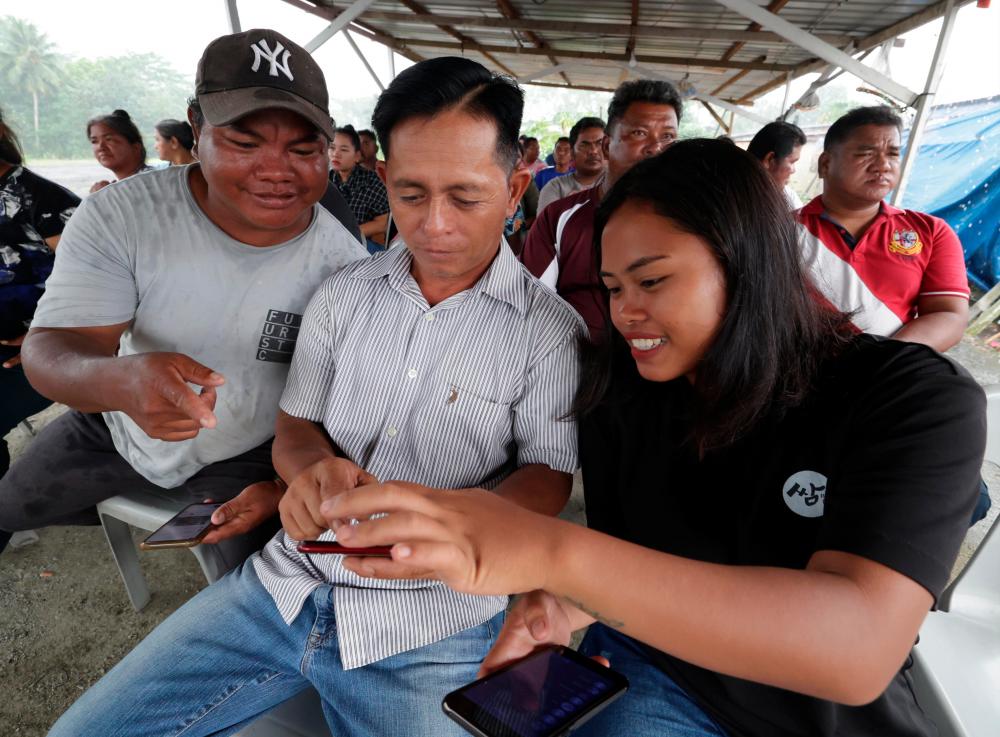 Starlink device to boost education of Sungai Temon Orang Asli children Starlink device to boost education of Sungai Temon Orang Asli children