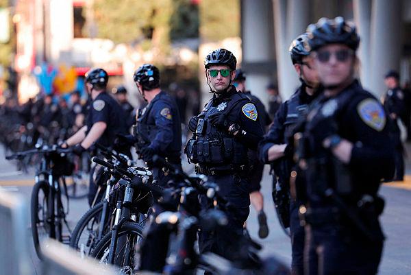 Street closures, tight security and rallies mark the start of APEC meeting in San Francisco Street closures, tight security and rallies mark the start of APEC meeting in San Francisco
