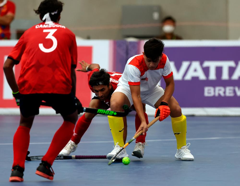 Sukan SEA: Skuad hoki dalam dewan lelaki, wanita mudah “lunyai” Kemboja, S’pura