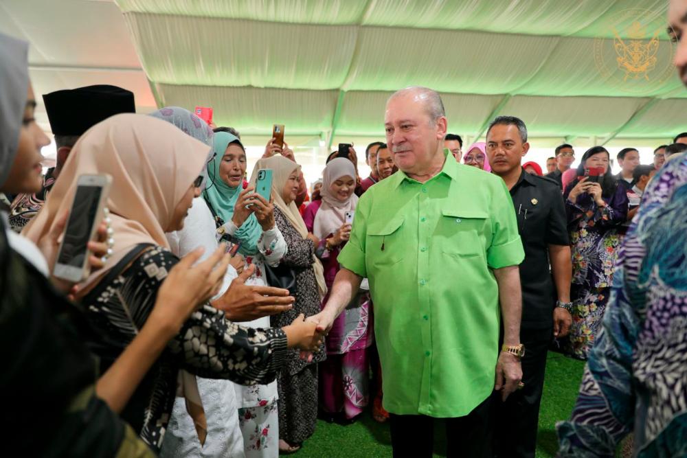 Sultan Ibrahim disambut lebih 3,000 rakyat pada jamuan teh di Mersing