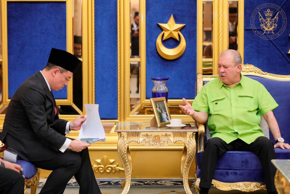 Sultan Ibrahim hits out against poor state of cleanliness of low-cost flats in Johor Sultan Ibrahim hits out against poor state of cleanliness of low-cost flats in Johor