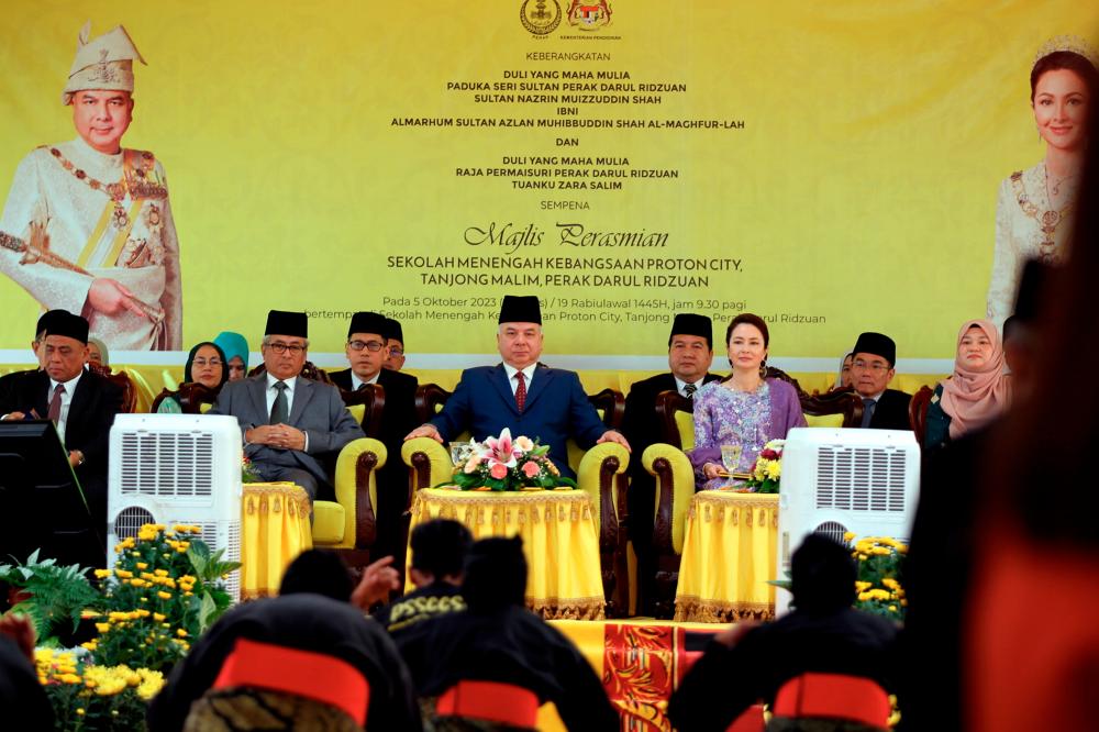 Sultan Nazrin officiates opening of SMK Proton City Sultan Nazrin officiates opening of SMK Proton City