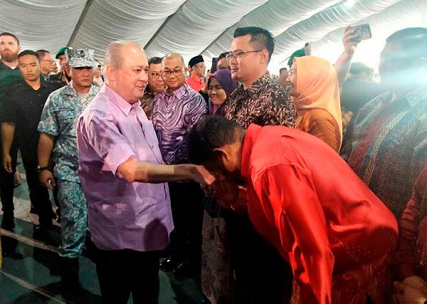 Sultan of Johor attends tea reception with people of Pontian Sultan of Johor attends tea reception with people of Pontian