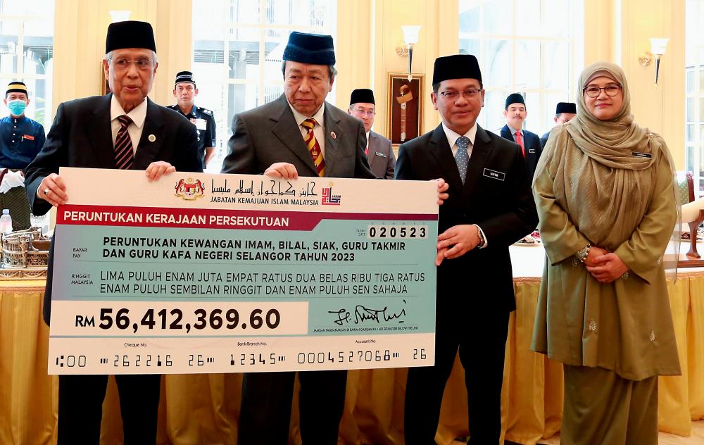 Sultan of Selangor receives RM56m allocation for allowances of imams, religious staff Sultan of Selangor receives RM56m allocation for allowances of imams, religious staff