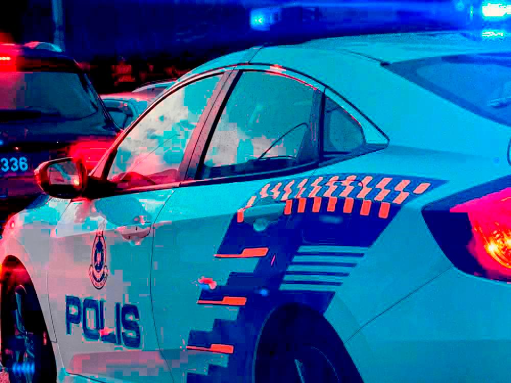 Suspected drug dealer dies in car crash while fleeing police Ops Suspected drug dealer dies in car crash while fleeing police Ops