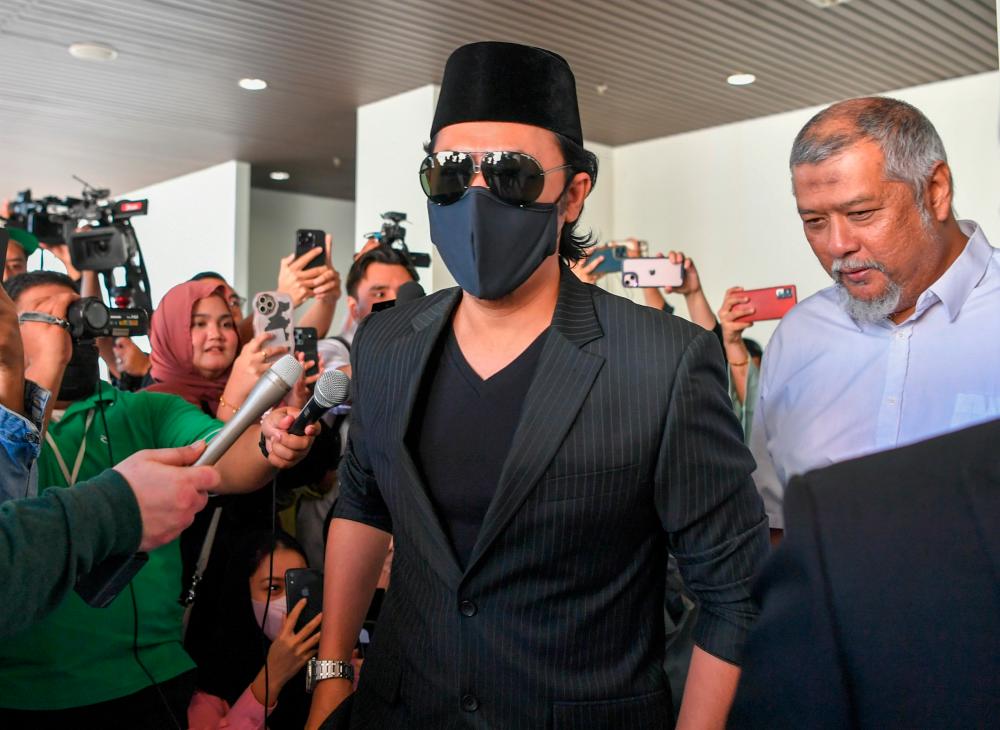 Syamsul Yusof files for nusyuz against Puteri Sarah Syamsul Yusof files for nusyuz against Puteri Sarah