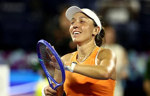 Pegula fights back to beat Anisimova in Dubai semi-final