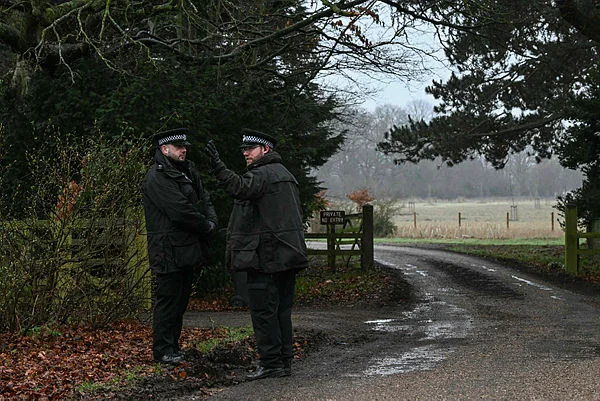 TOPSHOTS-TOPSHOT-BRITAIN-US-ROYAL-EPSTEIN-ANDREW UK police hold ex-prince Andrew for hours in misconduct probe