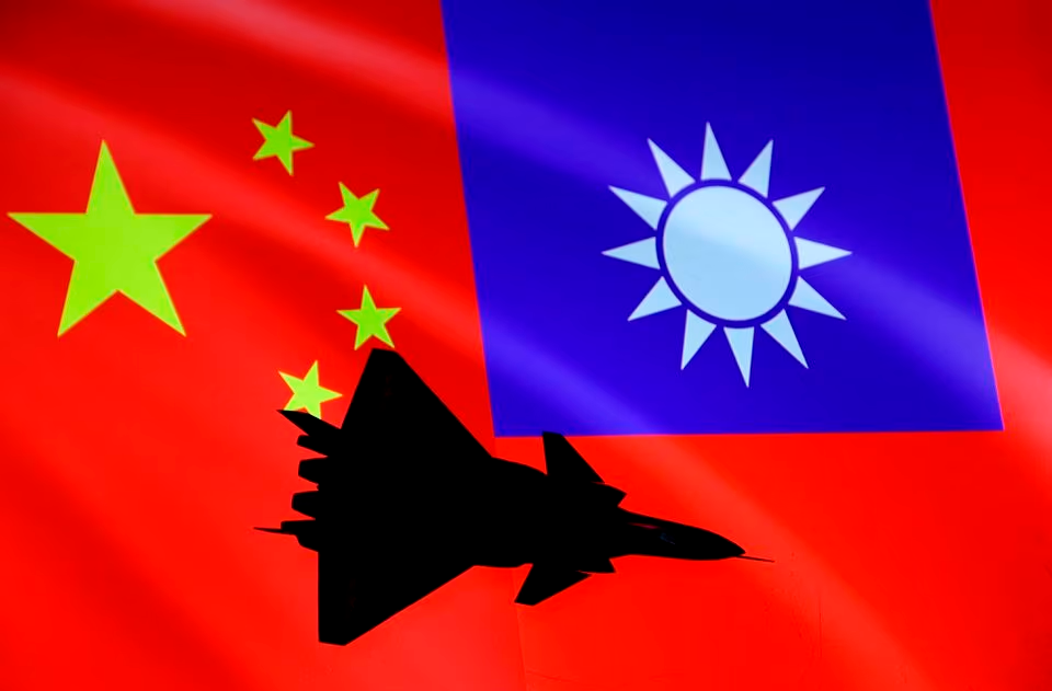 Taiwan detects 28 Chinese warplanes around island