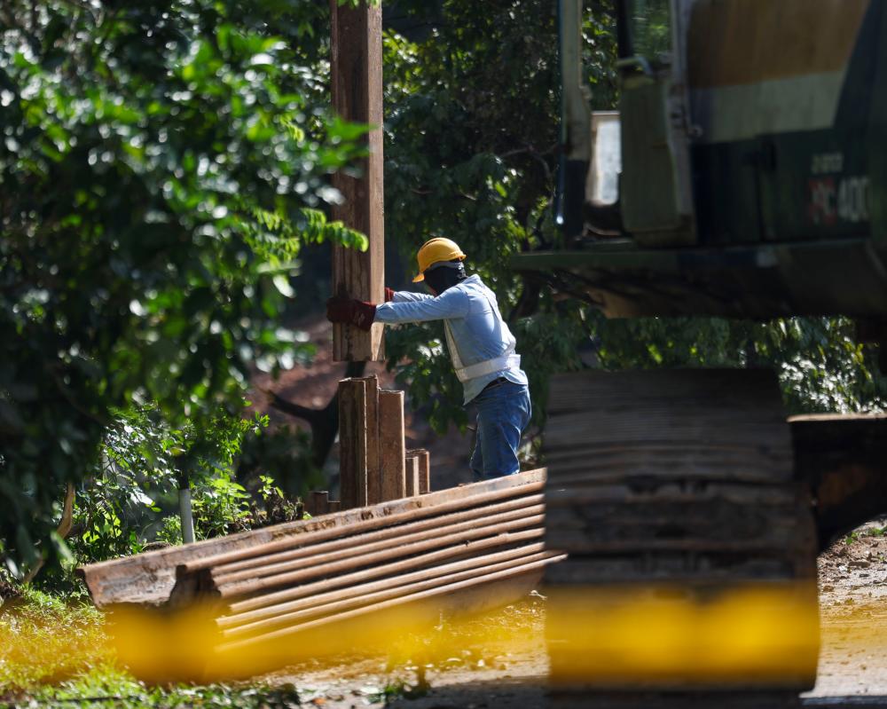 Tanah runtuh: Pemasangan cerucuk besi dijangka siap empat hari - MBSJ