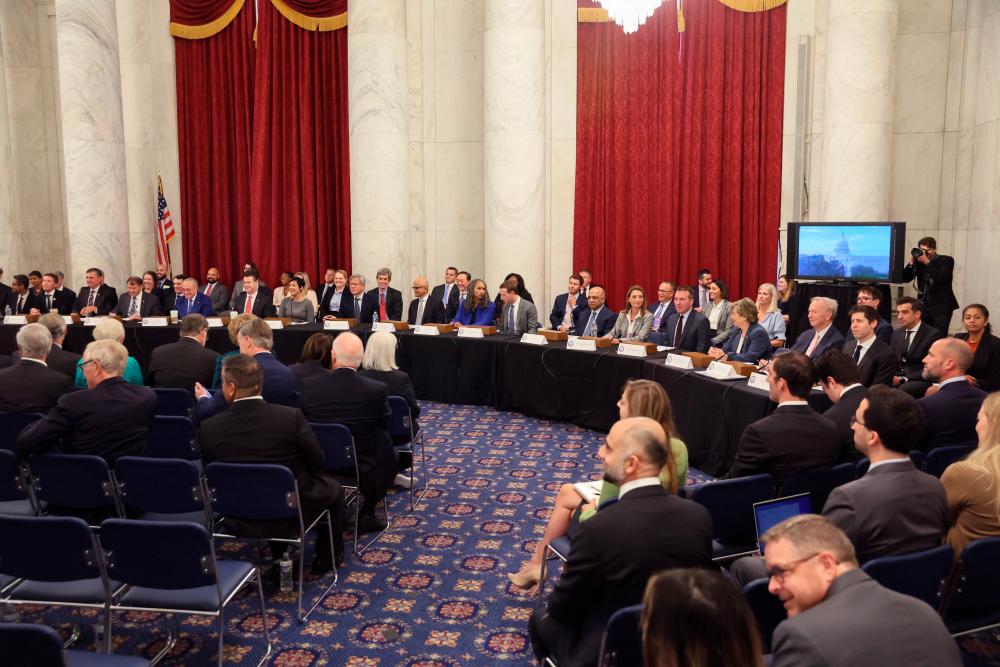 Tech titans meet US lawmakers, Musk seeks ‘referee’ for AI