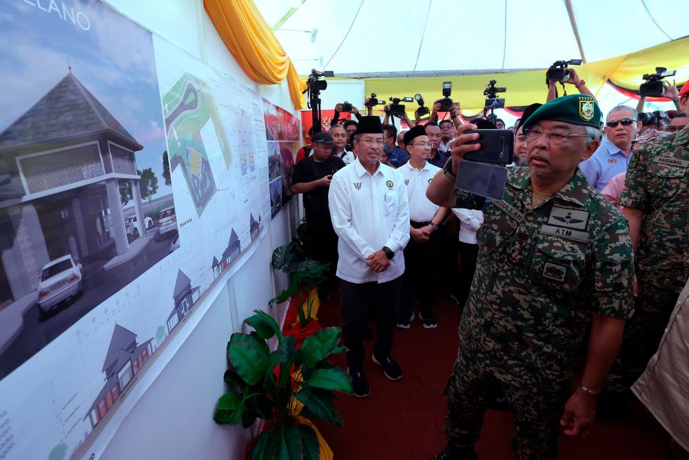 Telok Melano folks thrilled to meet King as curtain falls on Kembara Kenali Borneo tour