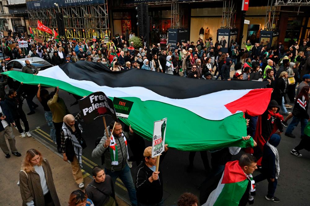 Tens of thousands rally in UK cities in solidarity with Palestinians Tens of thousands rally in UK cities in solidarity with Palestinians