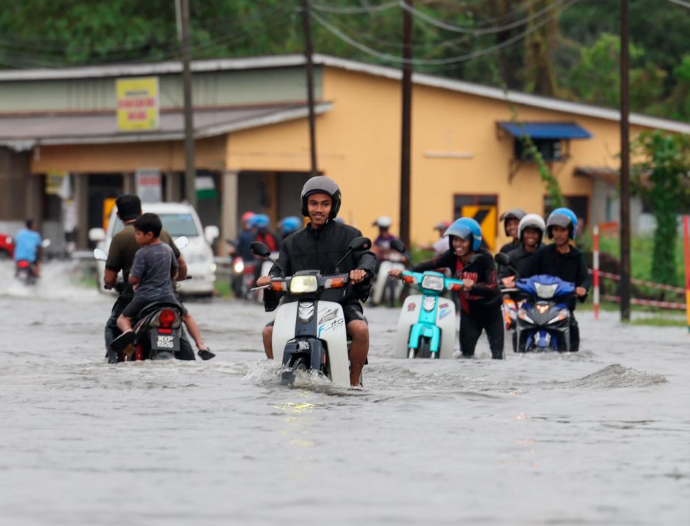 Terengganu floods force closure of 34 schools Terengganu floods force closure of 34 schools