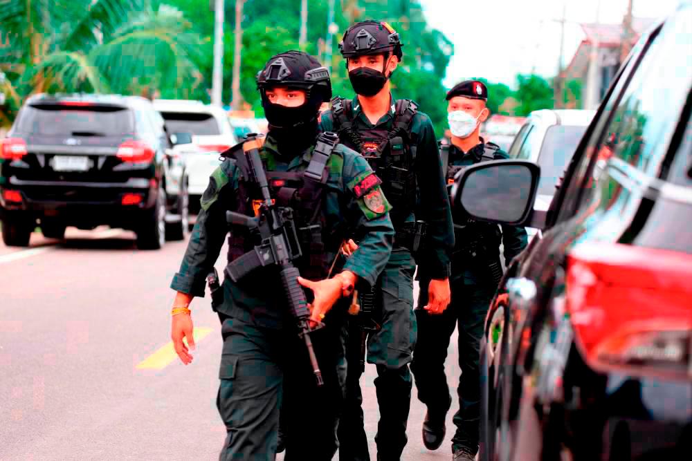 Thai Police uncover syndicate smuggling hundreds of thousands of litres of fuel from M’sia Thai Police uncover syndicate smuggling hundreds of thousands of litres of fuel from M’sia