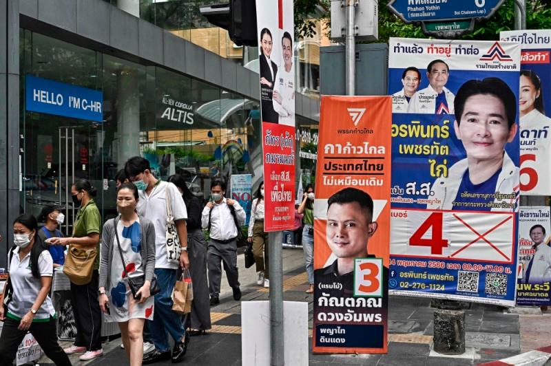 Thais expected to deliver heavy poll blow to military parties Thais expected to deliver heavy poll blow to military parties