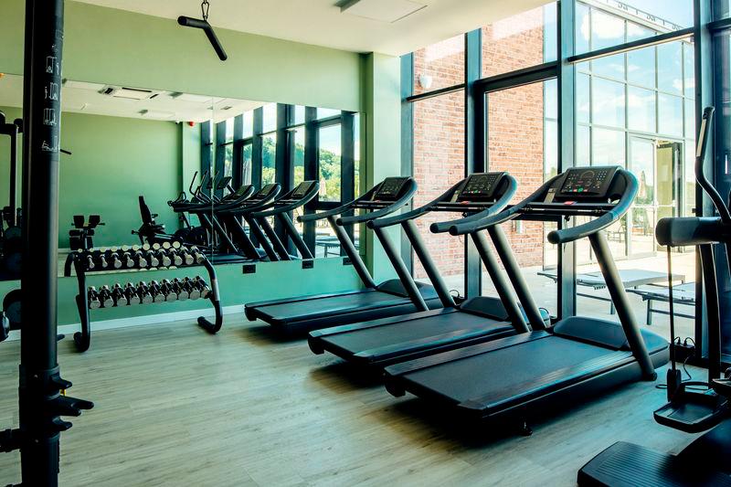 Thief gets caught breaking into gym, owner punishes suspect with workout session Thief gets caught breaking into gym, owner punishes suspect with workout session