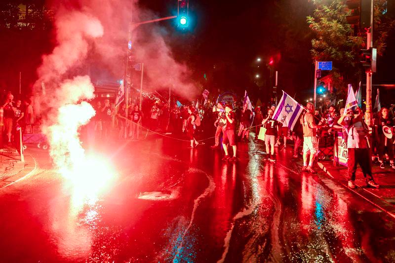 Thousands of Israelis turn out for anti-government protest Thousands of Israelis turn out for anti-government protest
