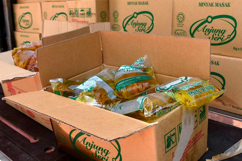 Three traders fined RM10,000 each for possession of cooking oil, diesel without licence Three traders fined RM10,000 each for possession of cooking oil, diesel without licence