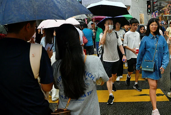Thunderstorms_and_heavy_rain_to_lash_KL__Putrajaya_and_seven_states Thunderstorms and heavy rain to lash KL, Putrajaya and seven states