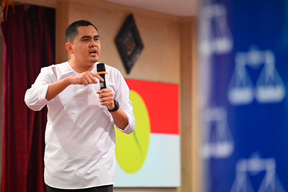 Tidak rasmi: Muhamad Akmal menang Ketua Pemuda Umno Tidak rasmi: Muhamad Akmal menang Ketua Pemuda Umno