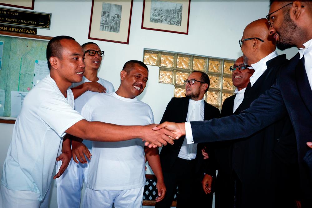 Tiga lelaki dilepas dan dibebaskan daripada tuduhan miliki, edar dadah
