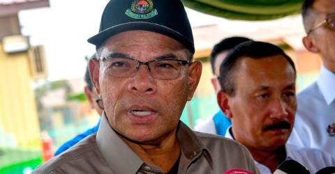 Tiga warga Malaysia ditahan di Filipina diterbangkan ke Manila esok - Saifuddin