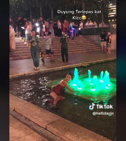 Tourist makes a splash by taking a dip in KLCC fountain Tourist makes a splash by taking a dip in KLCC fountain