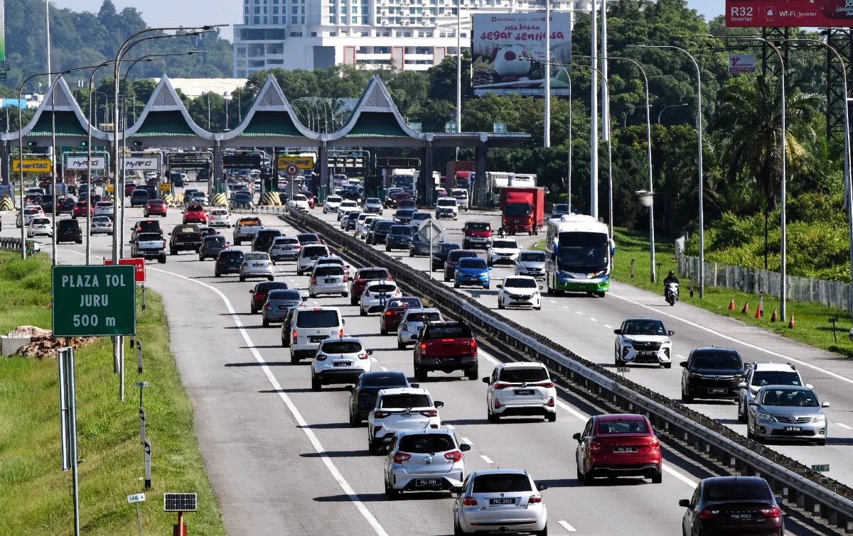 Traffic_congestion_hits_major_highways_as_toll_discount_ends