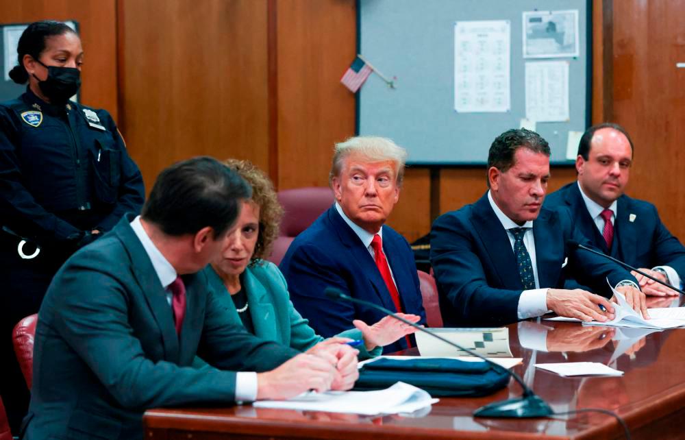 Trump didakwa atas 34 pertuduhan palsukan rekod perniagaan Trump didakwa atas 34 pertuduhan palsukan rekod perniagaan